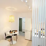 Pulawska 11 -prywatny 4 Osobowy W Centrum Warszawy - Better * Warsaw
