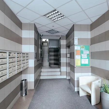 Pulawska 11 -prywatny 4 Osobowy W Centrum Warszawy - Better דירה