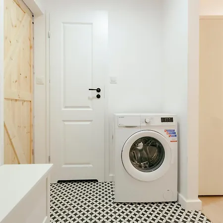 Pulawska 11 -prywatny 4 Osobowy W Centrum Warszawy - Better * ורשה