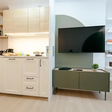 Pulawska 11 -prywatny 4 Osobowy W Centrum Warszawy - Better ורשה