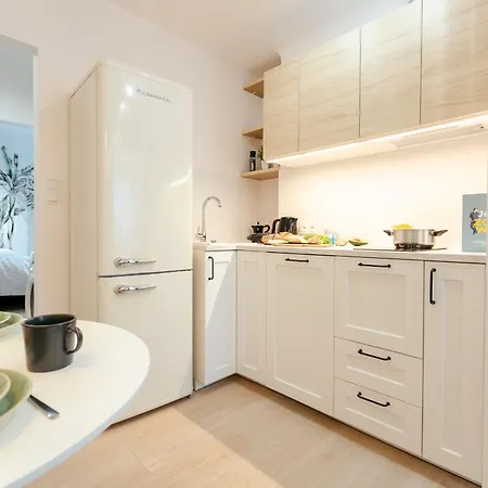 Pulawska 11 -prywatny 4 Osobowy W Centrum Warszawy - Better *