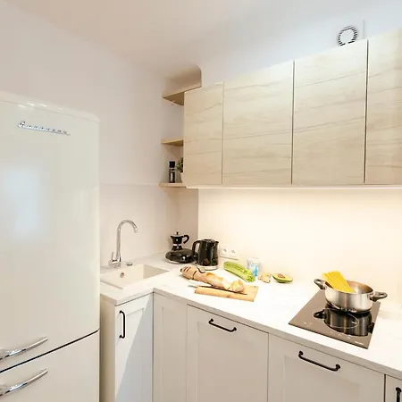 Pulawska 11 -prywatny 4 Osobowy W Centrum Warszawy - Better * Warszawa