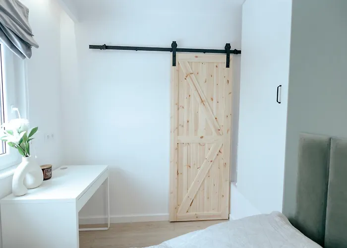 Pulawska 11 -prywatny 4 Osobowy W Centrum Warszawy - Better * Warsaw