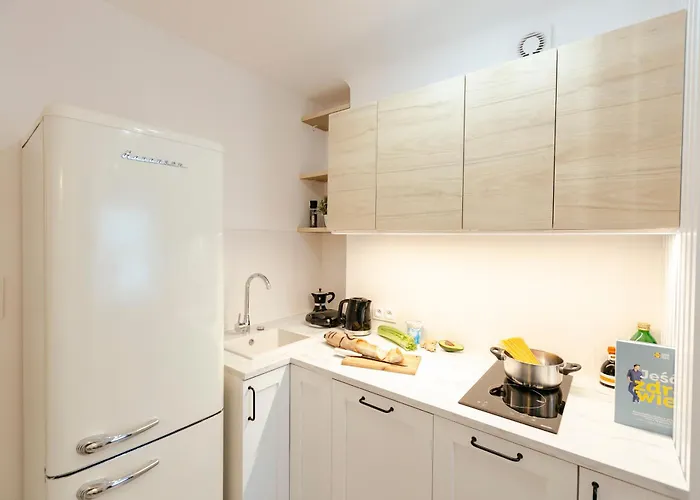 Pulawska 11 -prywatny 4 Osobowy W Centrum Warszawy - Better * Warsaw